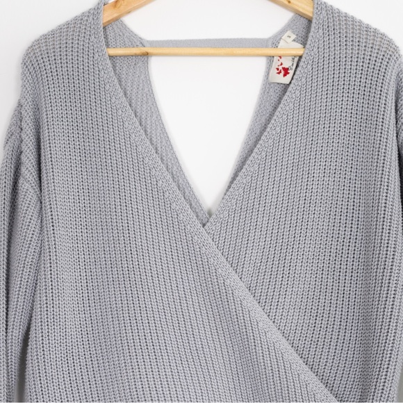 Small deep v-neck sweater - Picture 3 of 6